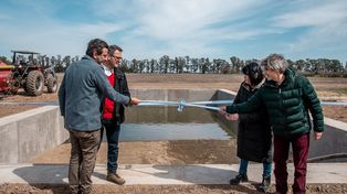Tras la tradicional ceremonia de corte de cintas las autoridades explicaron las ventajas que otorga el nuevo sistema para disminuir el impacto ambiental y mejorar la producción.