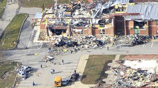 50 muertos y pueblos borrados del mapa por tornados en EEUU