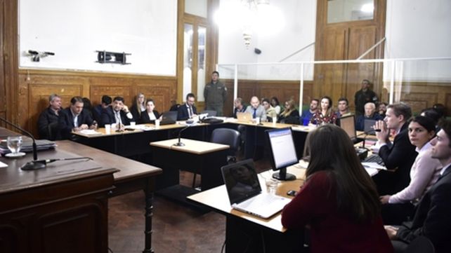 En la audiencia. Ayer realizó sus alegatos el fiscal Federico Reynares Solari. El juicio prosigue el jueves con las exposiciones de las defensas.