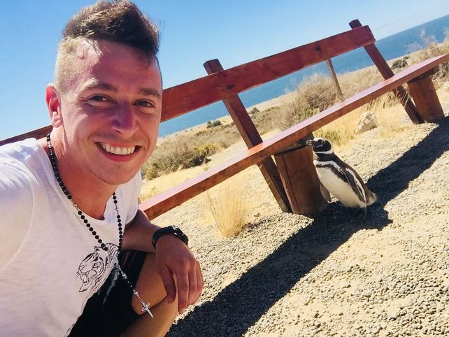 Feliz. El Huevo disfruta de lo que más ama y de las bellezas que ofrece la ciudad de Puerto Madryn.&nbsp;
