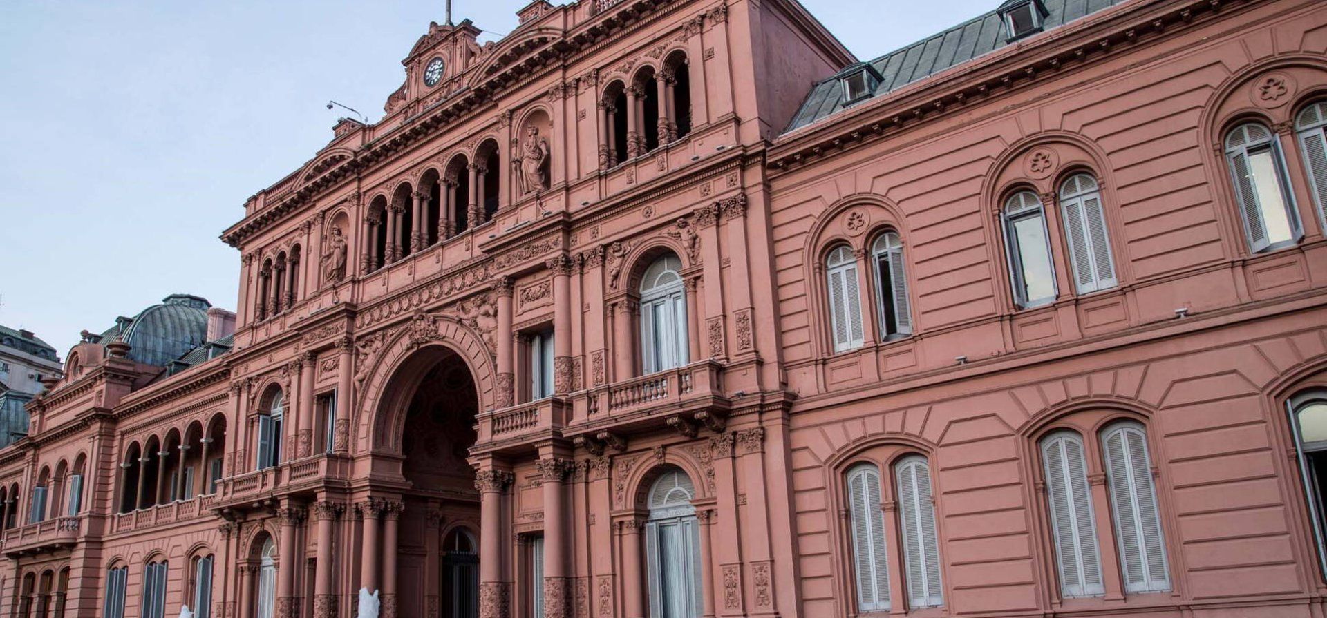 Entre internas e incertidumbre electoral, la Casa Rosada y el peronismo mueven sus fichas