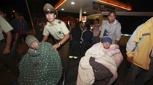 Miles de chilenos retornan a sus hogares tras sismo y tsunami que dejó seis muertos