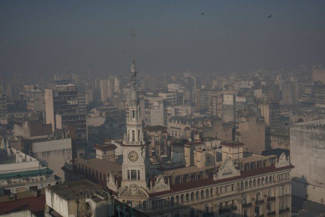 El tiempo en Rosario: un lunes caluroso y con posibilidades de mucho humo