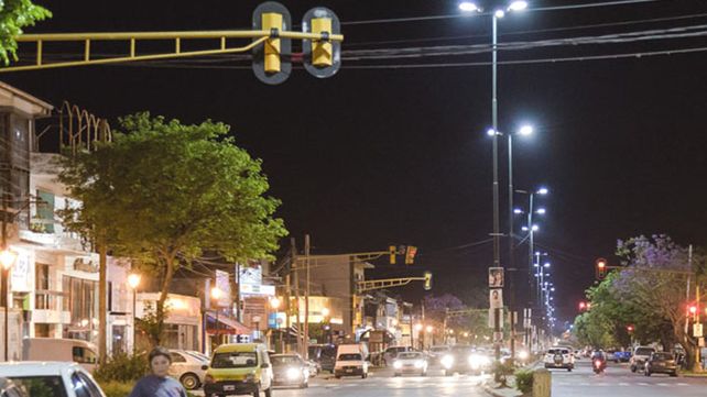 Este martes se firmará el contrato para la reparación y mantenimiento del alumbrado público en Santa Fe: priorizarán parques y paseos