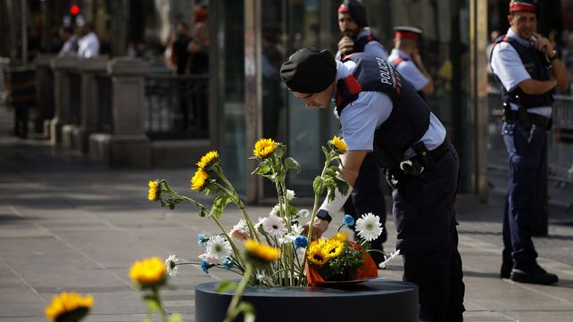 Homenajes a las víctimas en el aniversario de los atentados en Barcelona