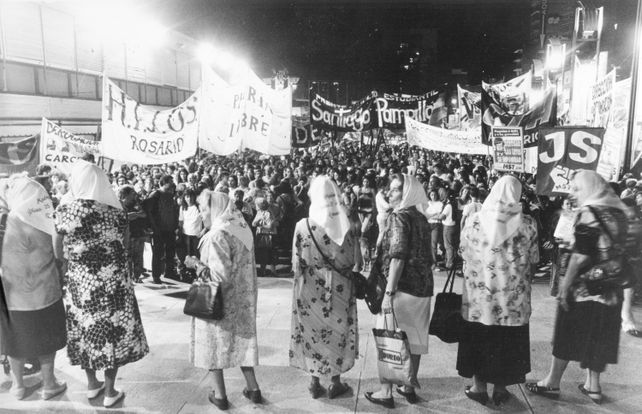 MADRES DE PLAZA DE MAYO EN EL ENTONCES CENTRO CULTURAL BERNARDINO RIVADAVIA 23-03-98