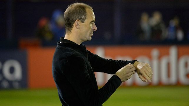 Es la hora de cambiar. Leandro Somoza buscará variantes para lograr un mejor rendimiento del equipo.