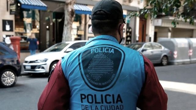 Un médico y tres presuntos cómplices, detenidos por hacer certificados falsos para no vacunarse