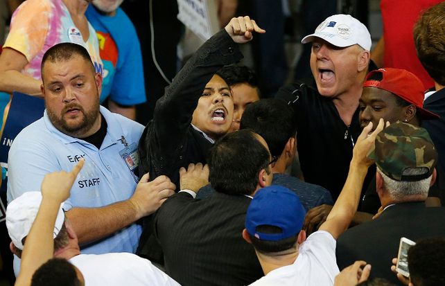 No es el primer incidente que ocurre en un acto de Trump con latinos y afroamericanos.