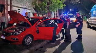 Violento impacto en Montevideo y Teniente Agneta. Bomberos rescataron a un automovilista que quedó atrapado.&nbsp;