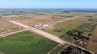Obrador del Circunvalar Ferroviario sobre Ruta 70, donde comenzaron a remover elementos de la obra inconclusa.