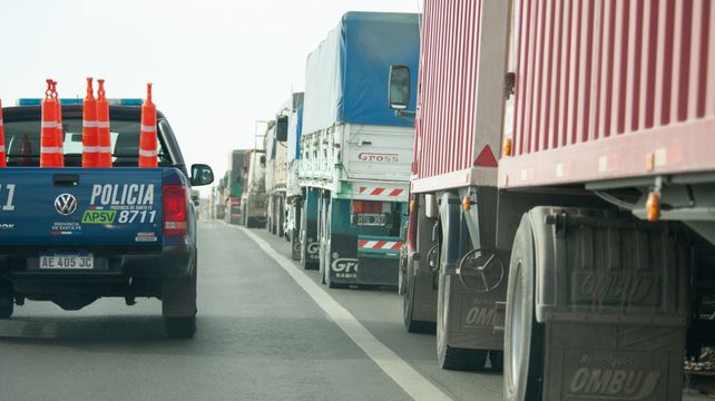Operativos para el transporte de camiones en las rutas