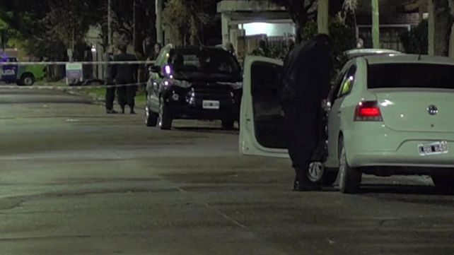 Una médica resistió un asalto en su casa con un arma y mataron al padre