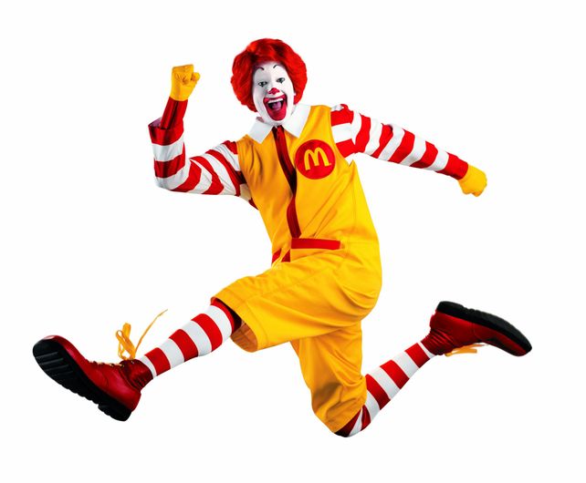 Ronald McDonald es el personaje oficial de la casa de comidas rápidas.