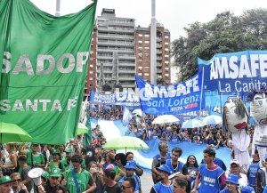 Los docentes retoman el paro en Santa Fe mientras estatales definen si aceptan la propuesta salarial