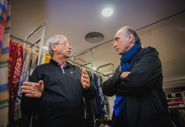 candidato. El ex concejal del PJ recorrió comercios y pymes.