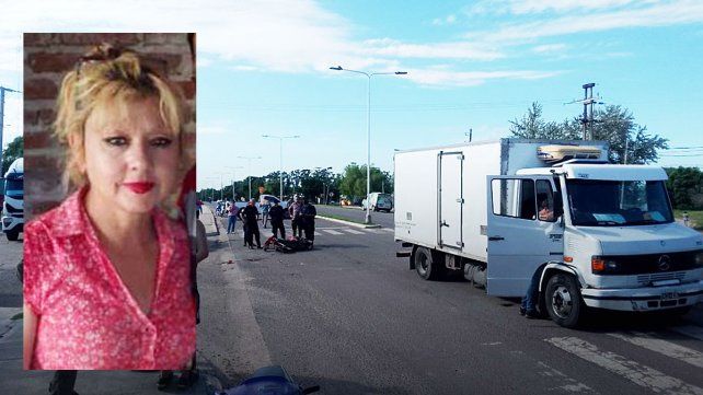 La mujer de 45 años rozó el espejo de un auto y luego chocó contra un camión. Ocurrió el Santa Elena. El municipio emitió un sentido comunicado&nbsp;