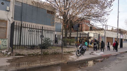 Alarma en una escuela rosarina de la zona sudoeste: un alumno llevó un arma de fuego