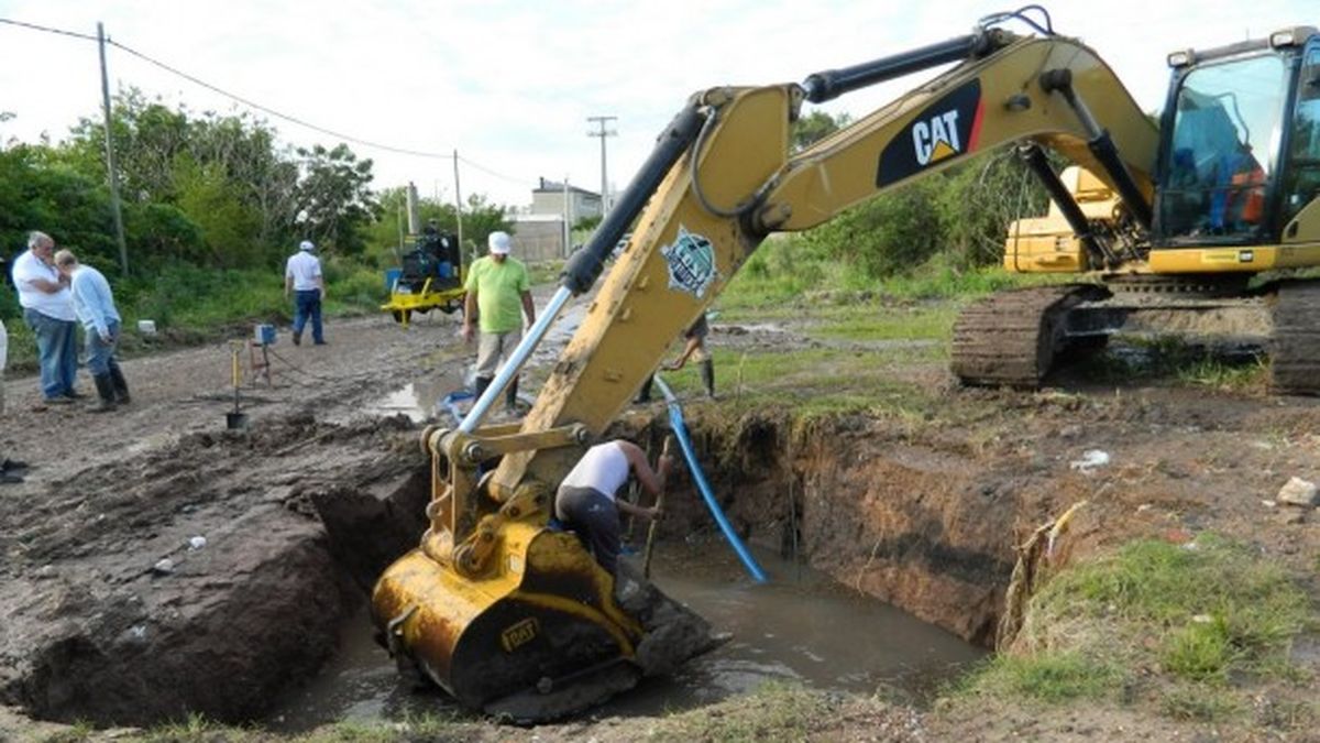 Comenzó a reestablecerse el servicio de agua potable en el este de Paraná