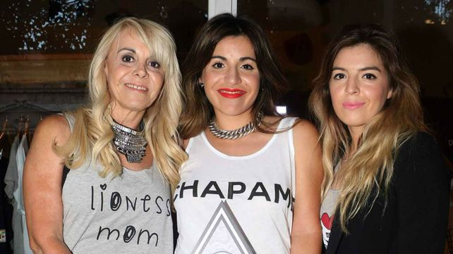 Claudia y sus hijas. La relación con Diego está en uno de sus peores momentos.