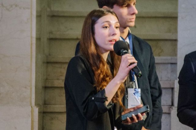 Sofía López estudia relaciones internacional en la UNR.