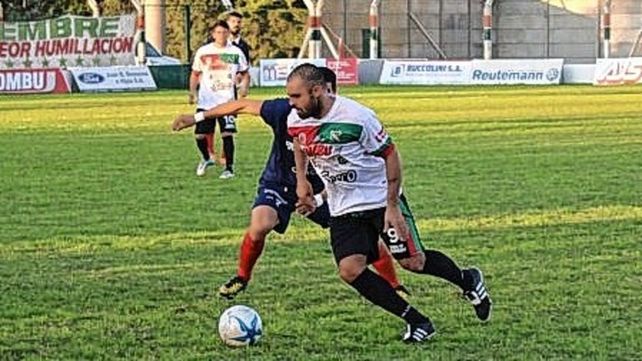 Maximiliano Bocchietti es el histórico goleador de Sportivo Las Parejas en la Copa Argentina.