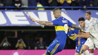 Benedetto vuelve a ser titular en Boca.