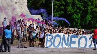 Álbum de fotos del banderazo de cuarto año: celebrar que una etapa casi termina