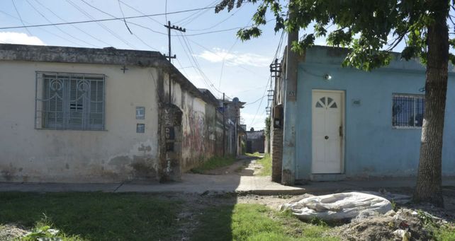 Al final de este pasillo en Pueyrredón al 4000 está la casa donde se produjo el homicidio.