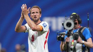 Harry Kane, capitán de Inglaterra, se prepara para el duelo ante Argentina en semifinales.