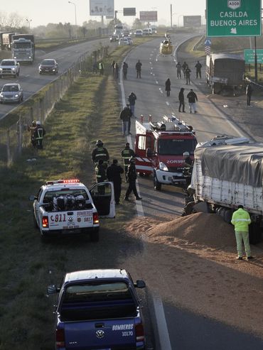 El mal estado de la autopista a Córdoba obliga a camiones a ir por la izquierda