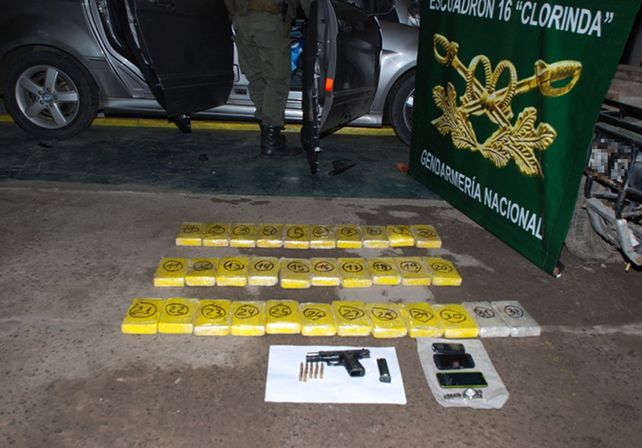 Secuestraron 32 kilos de cocaína ocultos en un auto y detuvieron a un ...