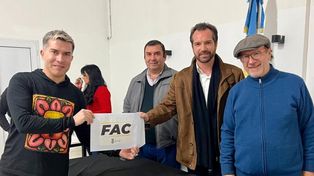 El intendente Weiss Ackerley encabezó la entrega de Fondo de Asistencia a la Cultura