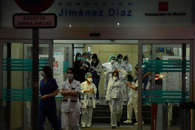 El número de fallecidos no deja de crecer:  hubo 864 ayer en España