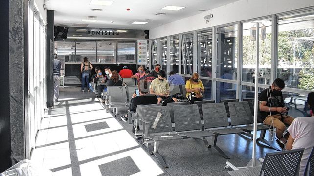 La guardia del Hospital Cullen estuvo recibiendo pacientes que querían hisoparse