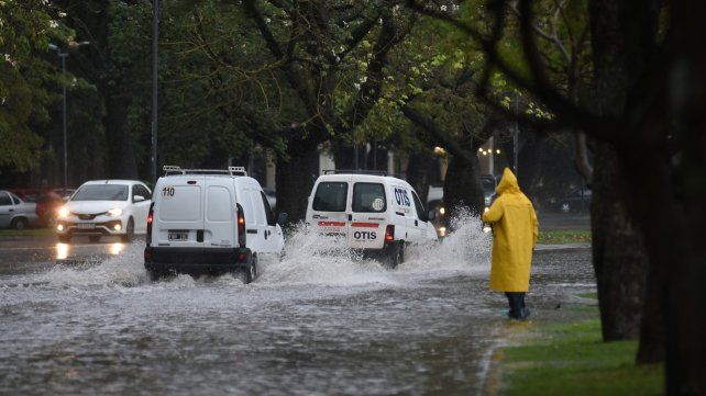 El tiempo en Rosario: sube a naranja el nivel de alerta por tormentas fuertes