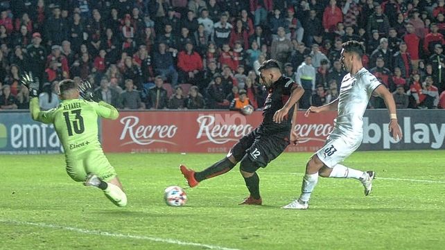 Ramón Wanchope Ábila atraviesa su peor racha con la camiseta de Colón sin convertir goles.