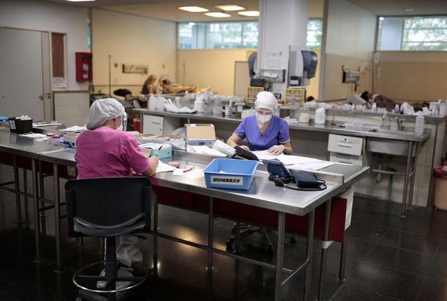 Los pacientes que permanecen internados con Covid-19 en las distintas unidades de terapia intensiva (UTI) del país son 3489.
