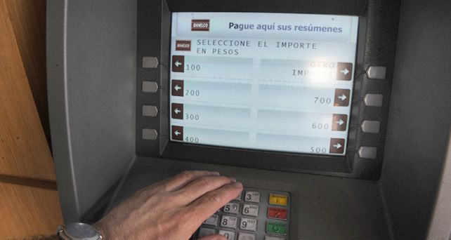 Un cajero autom&aacute;tico pag&oacute; 60 mil pesos de m&aacute;s