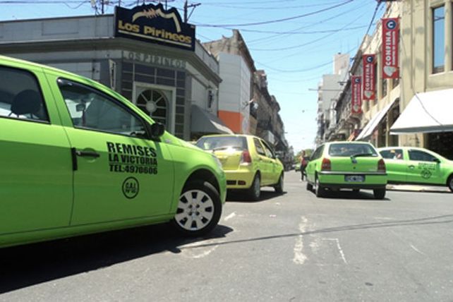 Este jueves los choferes de taxis y remises se concentrarán frente a la municipalidad