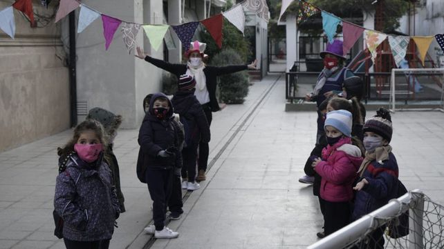 Bajo estrictos protocolos para evitar contagios, los más chicos volvieron a la escuela