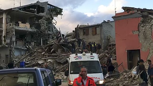 Ascienden a 120 los muertos por el devastador terremoto en el centro de Italia