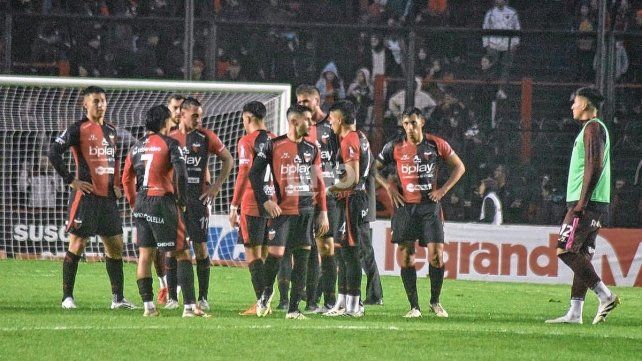 Colón viajará este viernes rumbo a Buenos Aires para jugar ante Defensores de Belgrano.