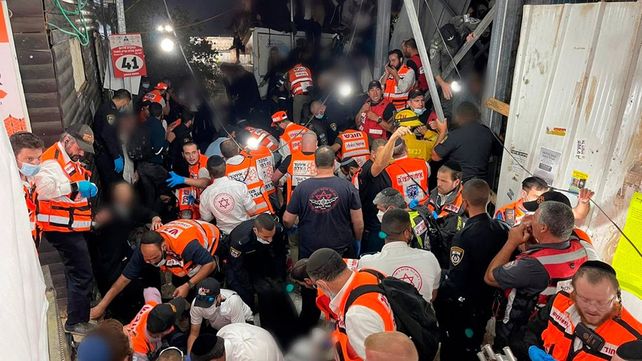Los socorristas mantuvieron un intenso trabajo de rescate y atención a las personas afectadas por la estampida.