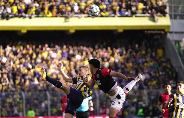 Central venció a Newells con gol de Mallo tras un tiro libre del ingresado Malcorra