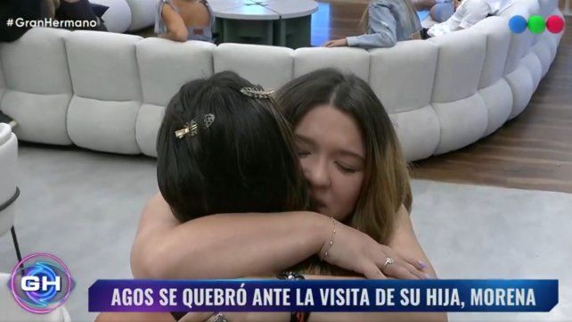 Morena abraza a su madre