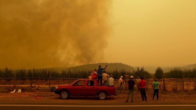 Las imágenes más estremecedoras de los incendios forestales en Chile