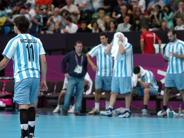 El handball argentino cayó con Islandia en el debut