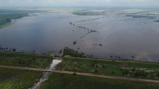 La Cuenca de Aporte del Sistema del Arroyo Ludueña no es solamente una zona con amenaza de inundación, sino que también es un territorio afectado a un embalse destinado al almacenamiento temporario y lento drenaje para atenuación de las crecidas, afectado explícitamente para que se inunde.