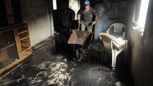 Explosión e incendio en una vivienda en barrio Centenario